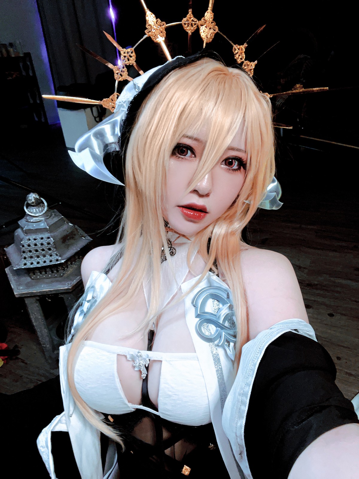 Похотливый Cosplay 半半子Banbanko インプラカブル 修道女 я бы вдул