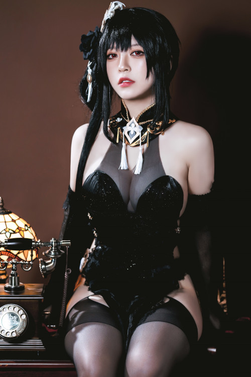 Read more about the article Cosplay 半半子Banbanko 镇海 奇响华殿