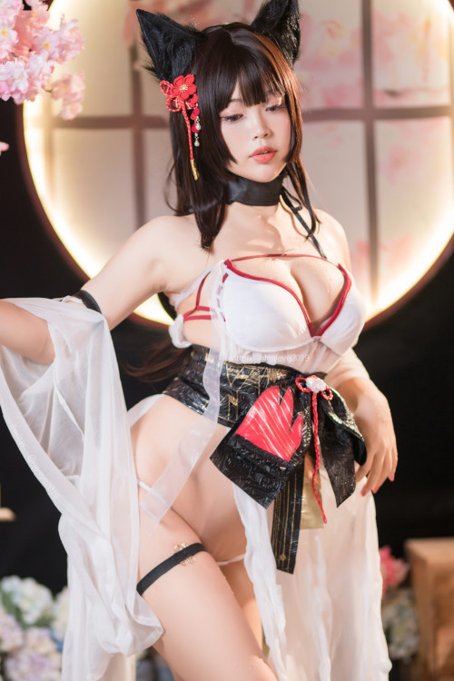 Read more about the article Cosplay 白烨 湿身天诚泳装
