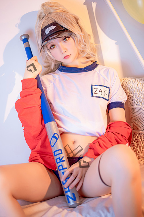 Read more about the article Cosplay 星之迟迟Hoshilily Z46 Azur Lane